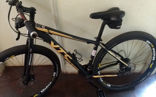 PM PRENDE LADRÃO QUE FURTOU BIKES DE QUIOSQUE DE LOJA