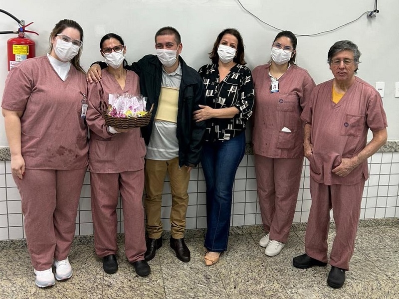 Paciente visita Santa Casa e agradece atendimento