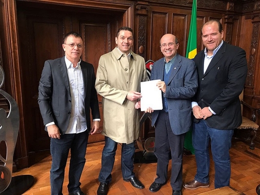 Dado assina convênio para Centro de Formação Esportiva
