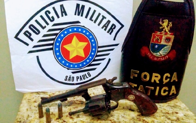 FORÇA TÁTICA PRENDE HOMEM COM REVÓLVER EM VOTUPORANGA
