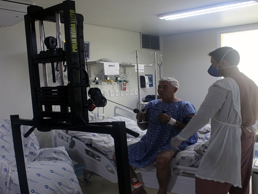 Fisioterapeuta inventa aparelho para a Santa Casa
