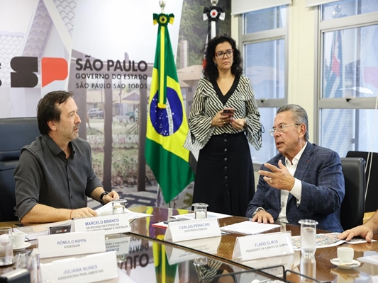 Carlão Pignatari conduz reunião com prefeitos na Secretaria de Habitação