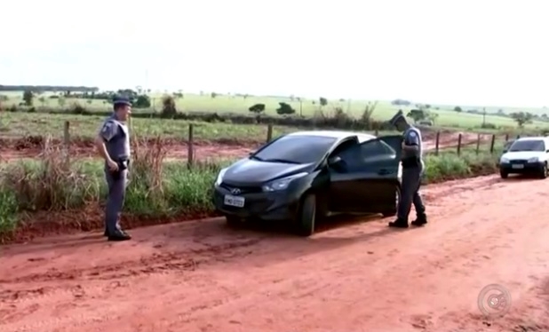 Carro foi abandonado em Arabá (Imagem TVTEM/G1