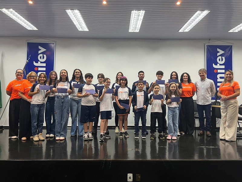 Bolsa Mérito: Colégio Unifev premia estudantes