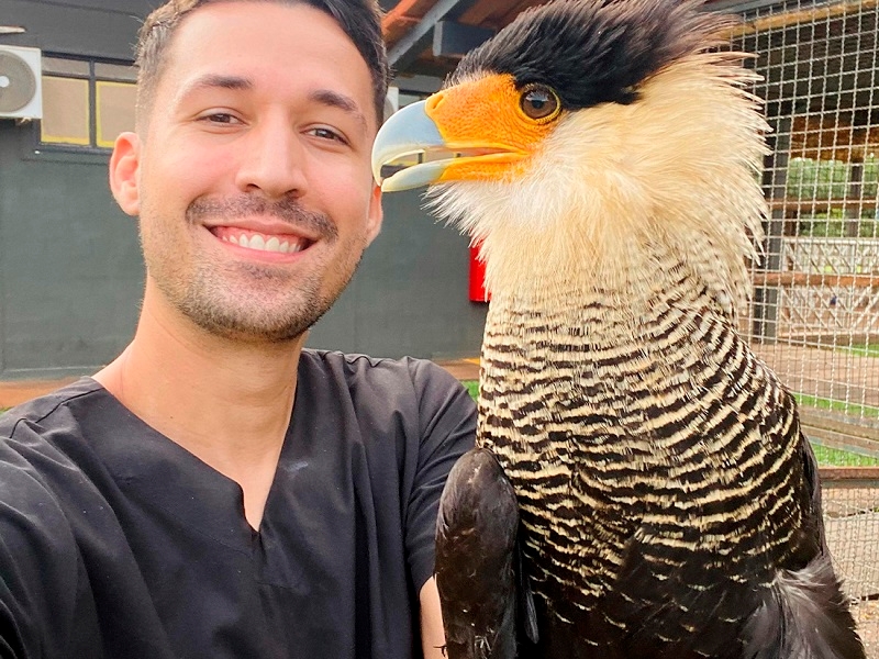 Egresso de Veterinária Unifev cuida de animais selvagens