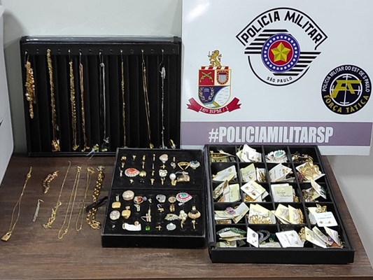 Polícia Militar recupera mostruários de joias