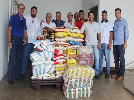 Maçonaria doa 759 quilos de alimentos para Santa Casa