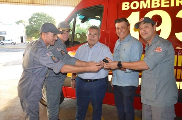 Corpo de Bombeiros de Fernandópolis recebe 2 novos veículos