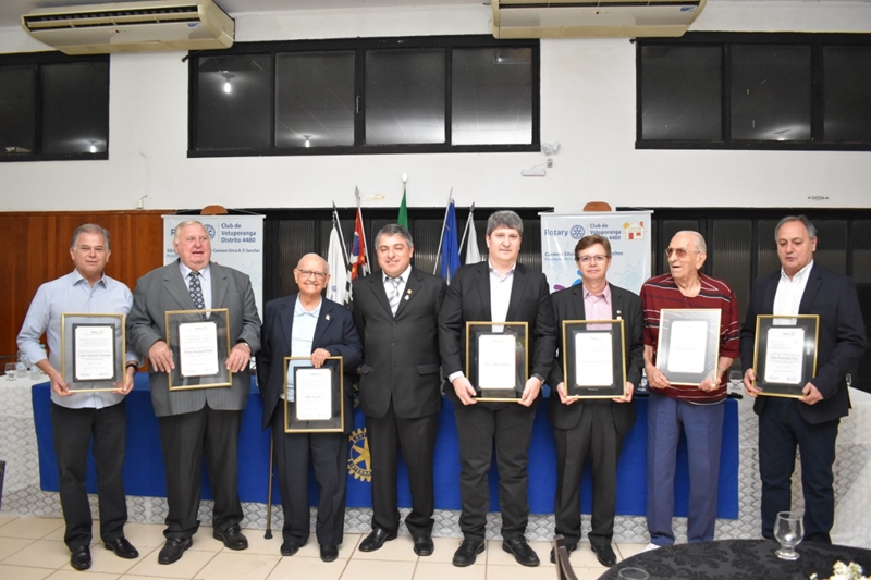 ROTARY DE VOTUPORANGA HOMENAGEIA EX-PREFEITOS