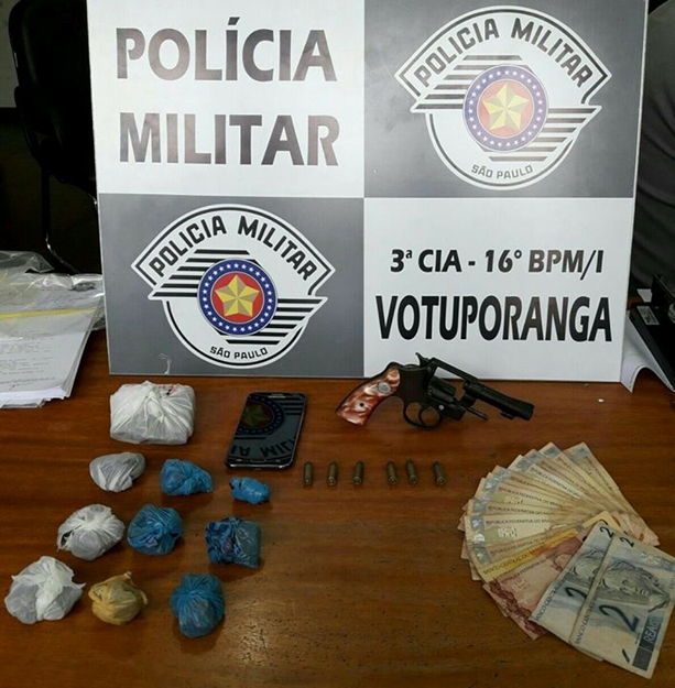 TRAFICANTE COM ARMA E DROGA PRESO PELA PM 