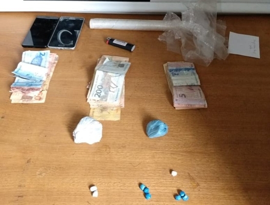 Traficante engole droga durante cerco policial