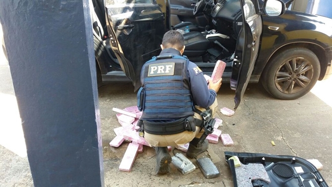 POLÍCIA APREENDE HOMEM COM 200 KG DE MACONHA