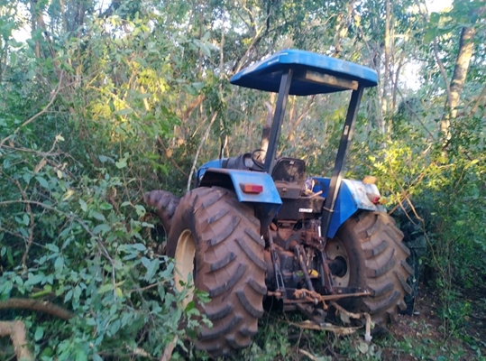 Polícia Ambiental recupera trator furtado 