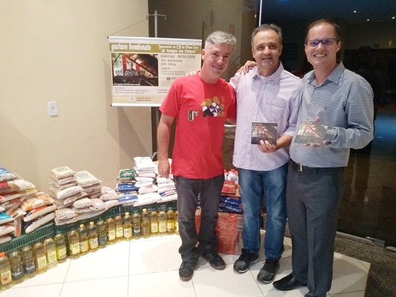 SHOW DE PIANO ARRECADA 180 KG DE ALIMENTOS