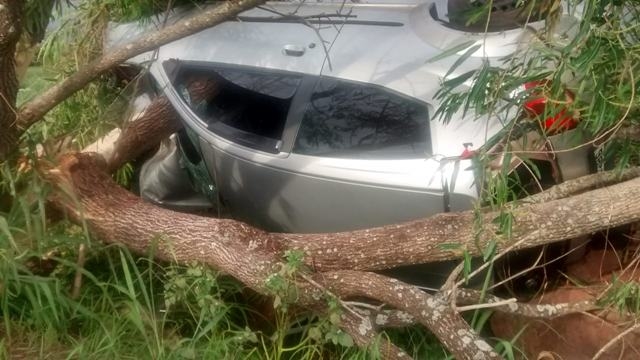 MOTORISTA GRAVEMENTE FERIDO EM CAPOTAMENTO
