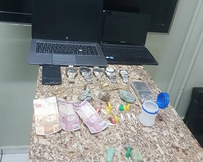 ROCAM PRENDE TRAFICANTE QUE TROCAVA PRODUTOS FURTADOS