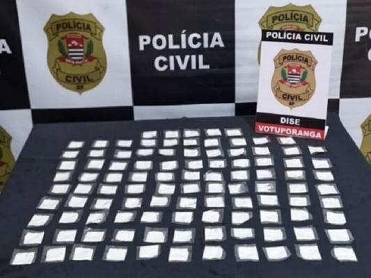 Mulher que fugiu e deixou criança receber droga é presa