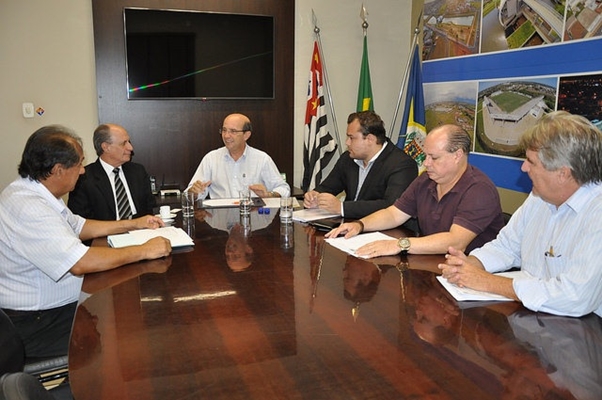 Diretor Regional dos Correios visita prefeito de Votuporanga