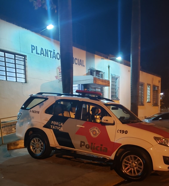 MULHER CONDENADA POR TRÁFICO É PRESA JUNTO COM FILHOS
