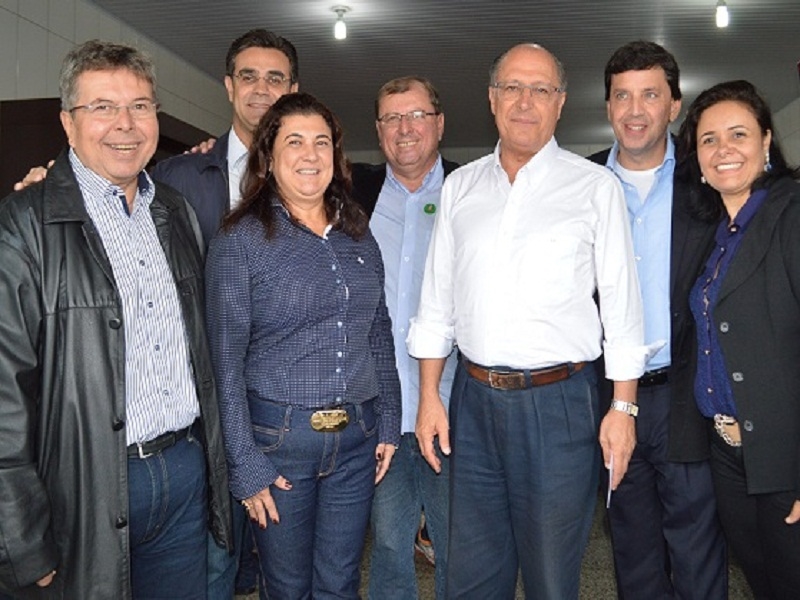 A prefeita Ana Lúcia aproveitou para solicitar ao governador Alckmin a liberação de R$ 300 mil para recapeamento