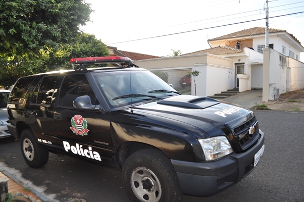 Equipe da DIG tenta identificar o motorista do veículo envolvido