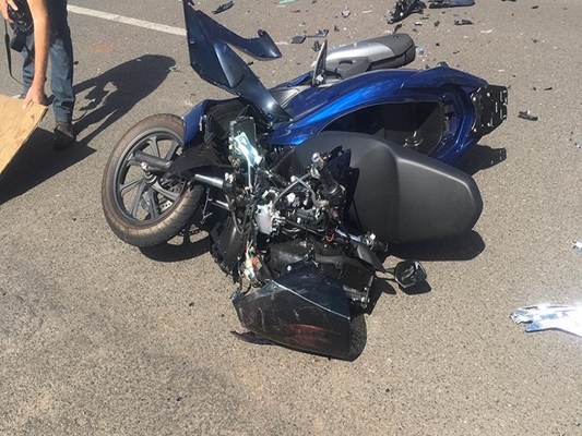 Jovem sofre fratura em perna em acidente de moto