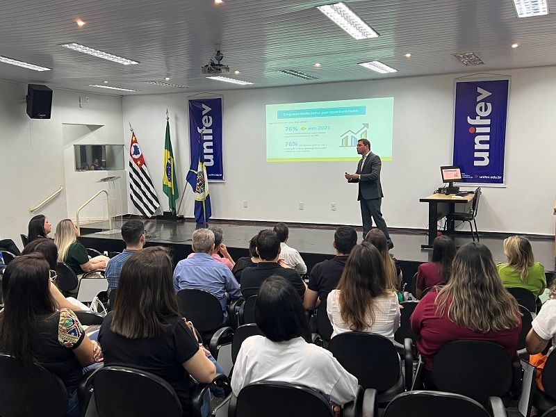 Uniestágio: encontro entre gestores e representantes de empresas
