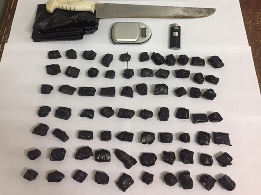 PM PRENDE TRAFICANTE COM DROGA ENTERRADA NO QUINTAL