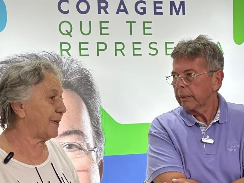 Tia Marlene agradece Carlão por energia solar