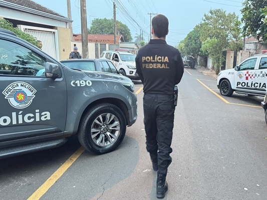 PF prende 2 em Votuporanga e encontra R$ 30 mil 