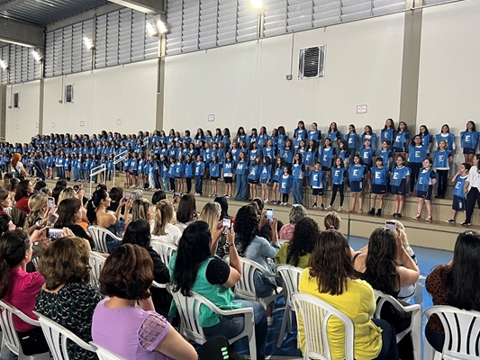 Homenagem dos alunos do Colégio UNIFEV para as mães