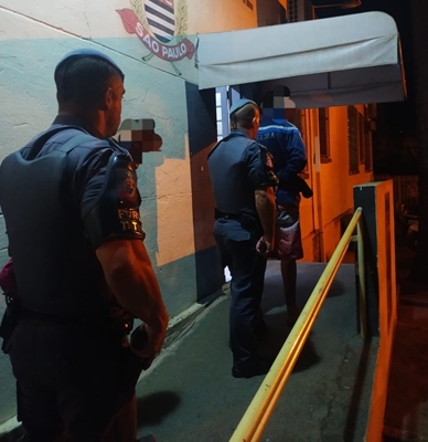 PM PRENDE 2 JOVENS TRAFICANTES DE CRACK