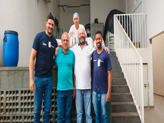 Empresário de Valentim Gentil doa cestas básicas