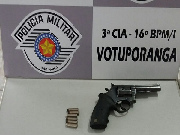 POLÍCIA MILITAR PRENDE HOMEM ARMADO EM VOTUPORANGA