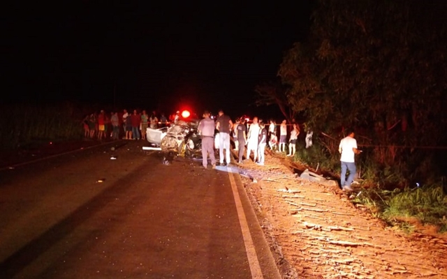 COLISÃO ENTRE CARROS E MOTO DEIXA SALDO 5 MORTOS EM INDIAPORÃ