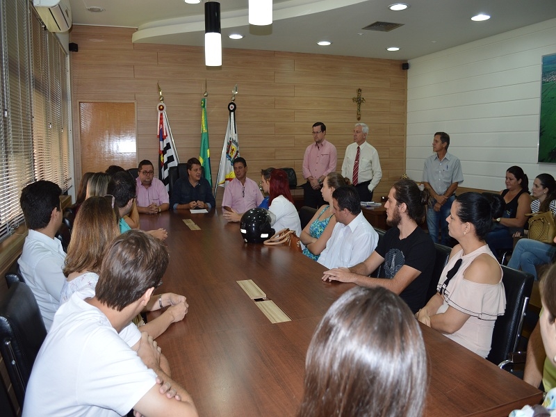 Pessuto se reúne com agentes administrativos 