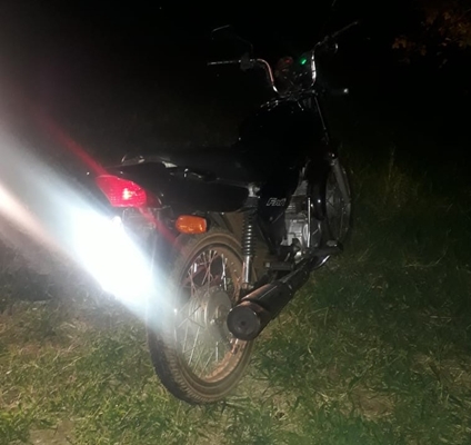 POLÍCIA MILITAR RECUPERA MOTO FURTADA E PRENDE CASAL