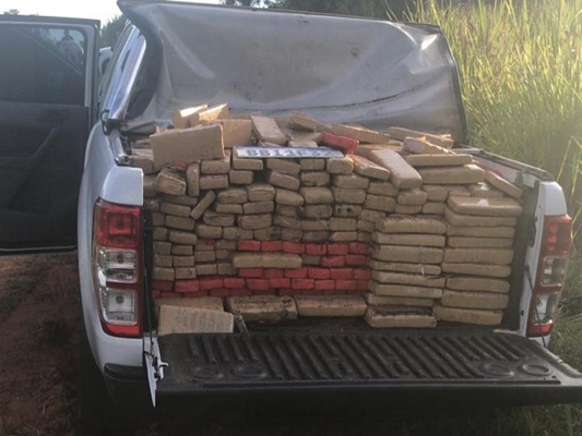 Caminhonete lotada de drogas é apreendida 