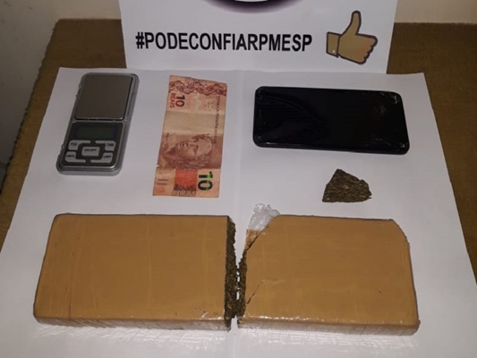 TRAFICANTE DE 16 ANOS É FLAGRADO COM TIJOLO DE MACONHA