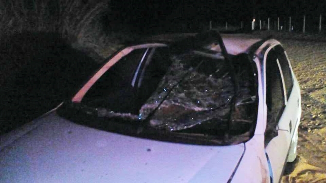 MOTORISTA FICA ENROSCADO DENTRO DE CARRO EM CAPOTAMENTO
