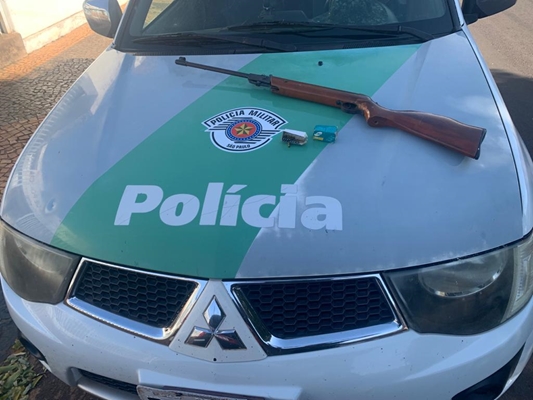 Homem tinha espingarda de pressão adulterada para munição