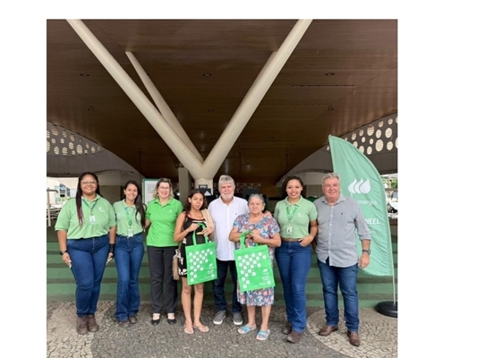 Neoenergia Elektro doa lâmpadas em Votuporanga