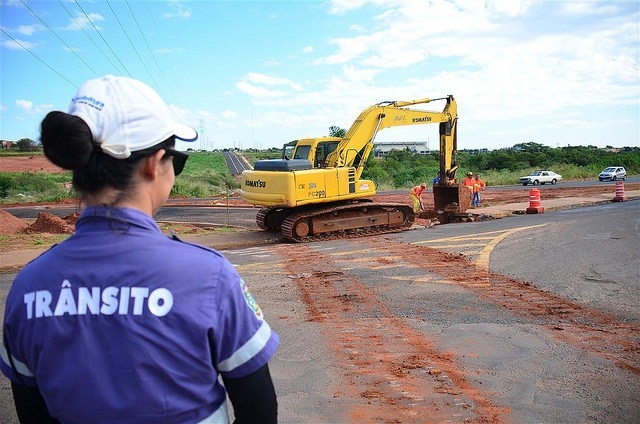 Trânsito na Horário dos Santos tem desvio