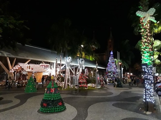 Papai Noel chega na Concha Acústica de Votuporanga