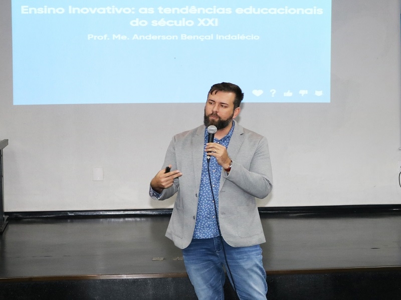 Professor da UNIFEV ensina estudar em casa