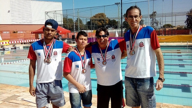 Atletas especiais conquistam medalha