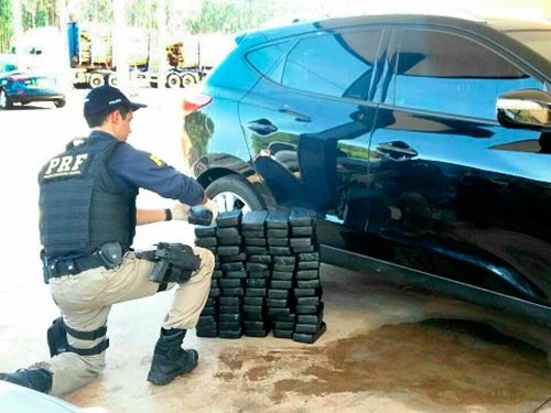 Mãe e filha são presas com 74 kg de cocaína em carro na região 
