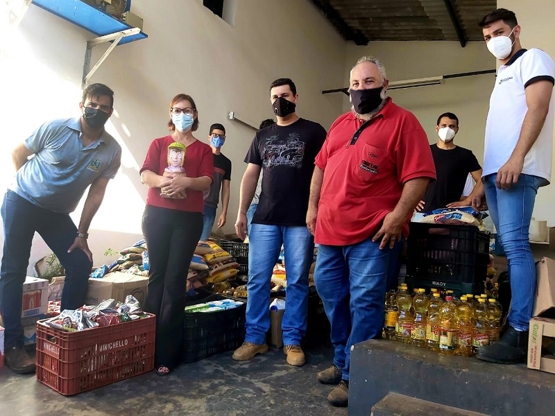 Cosmorama arrecada 2 toneladas de alimentos 