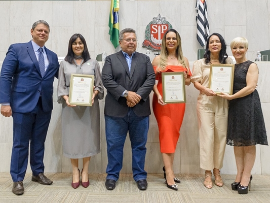 ALESP faz sessão de homenagns às mulheres 