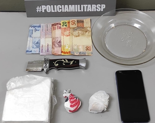 Atividade Delegada da PM prende casal traficante no Centro